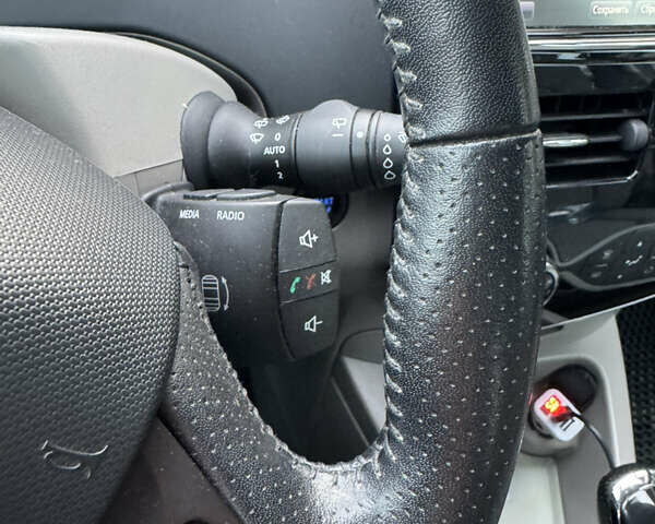 Чорний Рено Зое, об'ємом двигуна 0 л та пробігом 126 тис. км за 6999 $, фото 3 на Automoto.ua