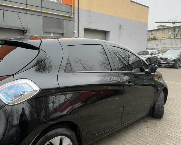 Черный Рено Зое, объемом двигателя 0 л и пробегом 105 тыс. км за 6750 $, фото 12 на Automoto.ua