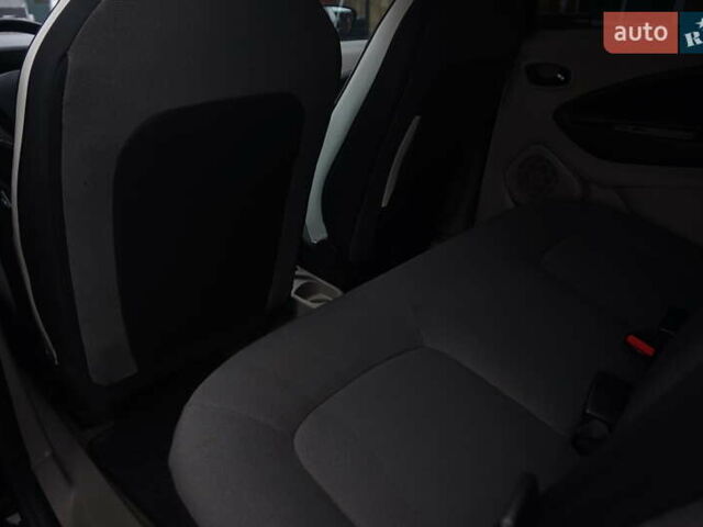 Черный Рено Зое, объемом двигателя 0 л и пробегом 178 тыс. км за 6444 $, фото 44 на Automoto.ua