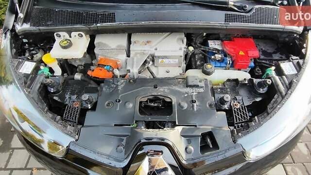 Черный Рено Зое, объемом двигателя 0 л и пробегом 76 тыс. км за 7650 $, фото 9 на Automoto.ua