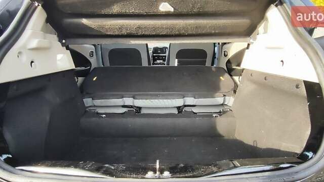 Черный Рено Зое, объемом двигателя 0 л и пробегом 76 тыс. км за 7650 $, фото 4 на Automoto.ua