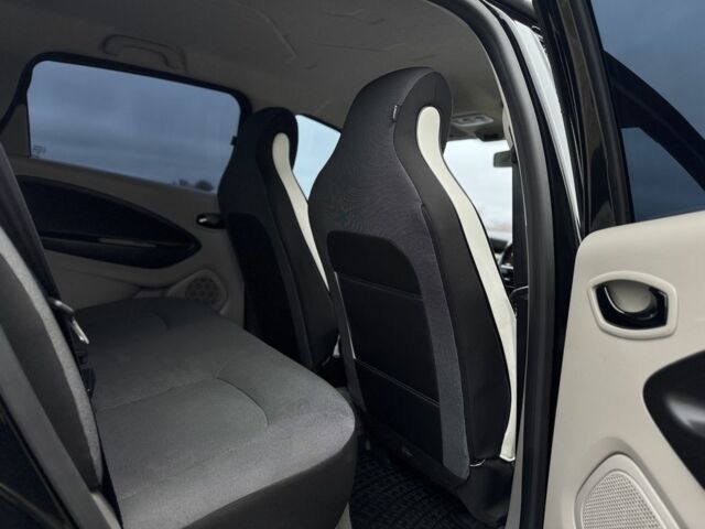 Черный Рено Зое, объемом двигателя 0 л и пробегом 140 тыс. км за 7700 $, фото 14 на Automoto.ua