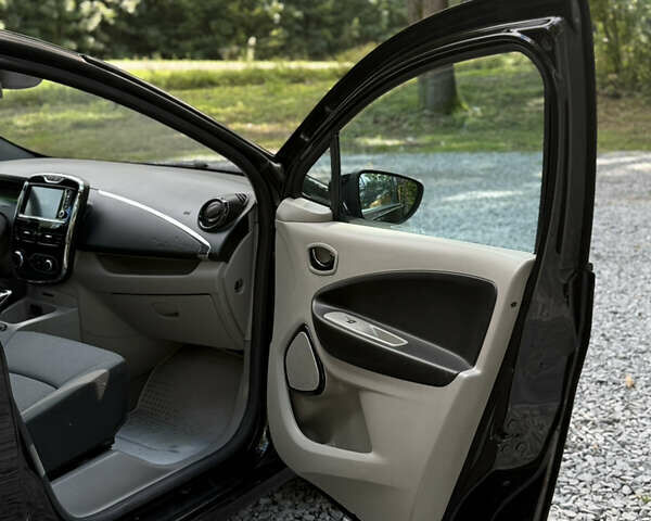 Черный Рено Зое, объемом двигателя 0 л и пробегом 120 тыс. км за 6199 $, фото 5 на Automoto.ua