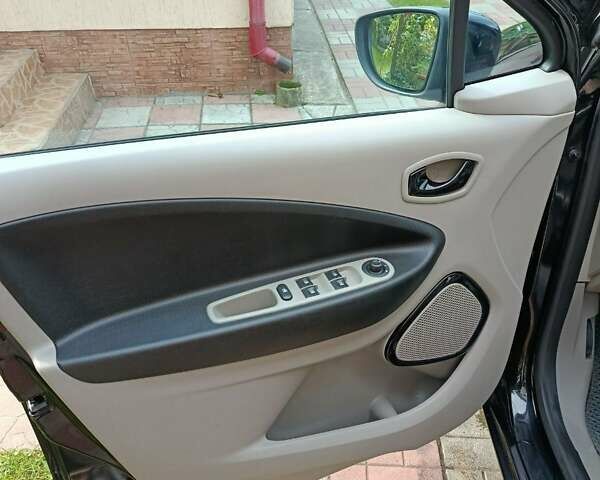 Чорний Рено Зое, об'ємом двигуна 0 л та пробігом 98 тис. км за 6800 $, фото 6 на Automoto.ua