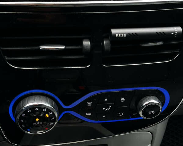 Черный Рено Зое, объемом двигателя 0 л и пробегом 74 тыс. км за 6900 $, фото 8 на Automoto.ua