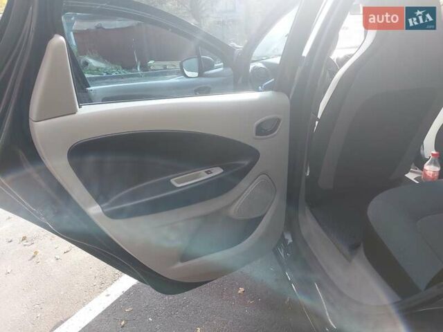 Черный Рено Зое, объемом двигателя 0 л и пробегом 100 тыс. км за 7700 $, фото 18 на Automoto.ua