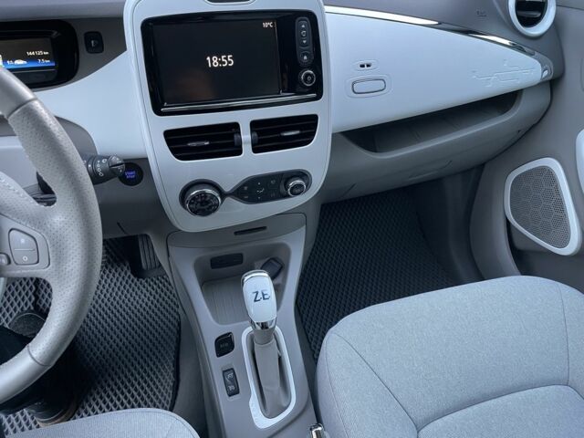 Рено Зое 2015 в Тернополе на Automoto.ua Черный Рено Зое, объемом двигателя 0 л и пробегом 145 тыс. км за 7099 $, фото 13 на Automoto.ua