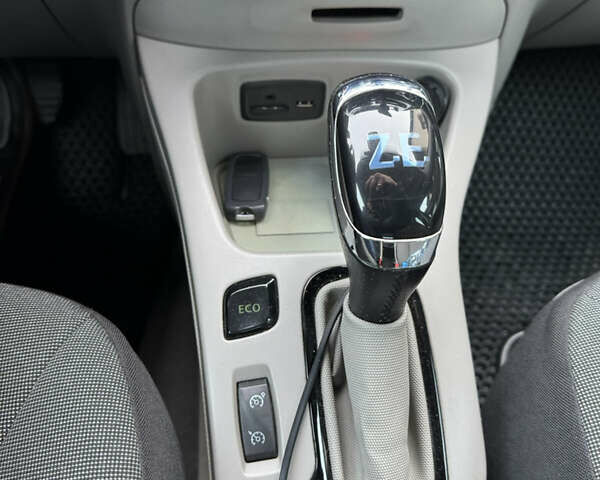 Чорний Рено Зое, об'ємом двигуна 0 л та пробігом 126 тис. км за 6999 $, фото 20 на Automoto.ua