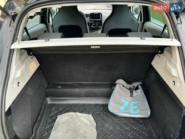 Черный Рено Зое, объемом двигателя 0 л и пробегом 119 тыс. км за 8000 $, фото 9 на Automoto.ua
