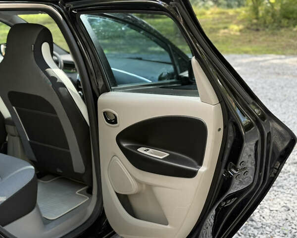 Черный Рено Зое, объемом двигателя 0 л и пробегом 120 тыс. км за 6199 $, фото 7 на Automoto.ua