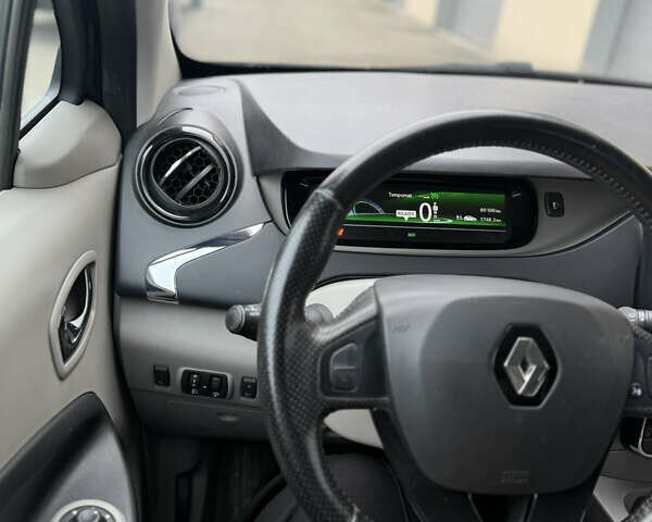 Черный Рено Зое, объемом двигателя 0 л и пробегом 89 тыс. км за 6500 $, фото 7 на Automoto.ua