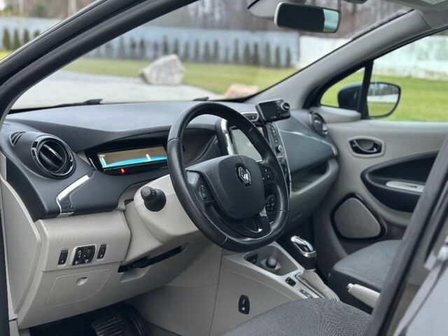 Черный Рено Зое, объемом двигателя 0 л и пробегом 103 тыс. км за 5999 $, фото 16 на Automoto.ua