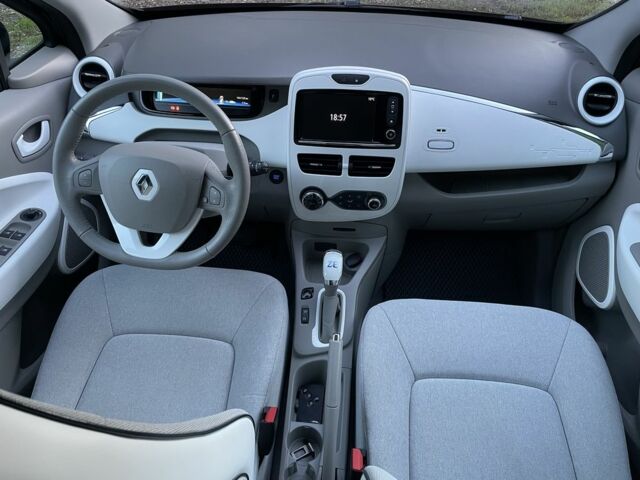 Рено Зое 2015 в Тернополе на Automoto.ua Черный Рено Зое, объемом двигателя 0 л и пробегом 145 тыс. км за 7099 $, фото 18 на Automoto.ua