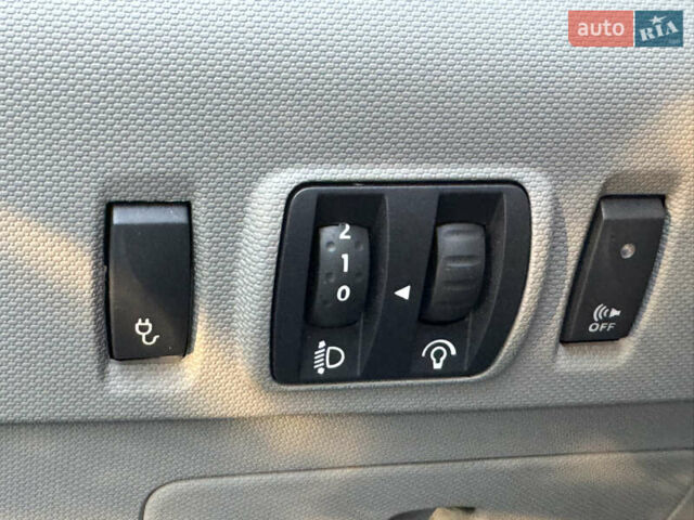 Чорний Рено Зое, об'ємом двигуна 0 л та пробігом 91 тис. км за 6950 $, фото 16 на Automoto.ua