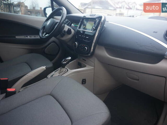 Черный Рено Зое, объемом двигателя 0 л и пробегом 178 тыс. км за 6444 $, фото 37 на Automoto.ua