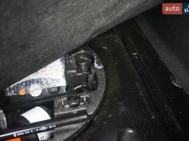 Черный Рено Зое, объемом двигателя 0 л и пробегом 178 тыс. км за 6444 $, фото 49 на Automoto.ua