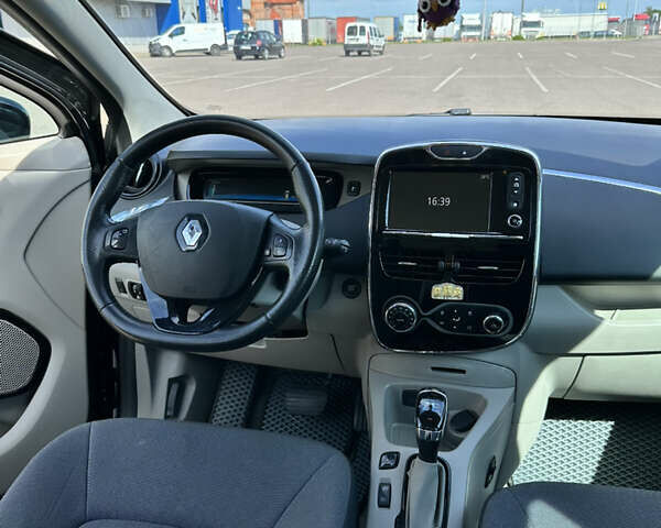 Черный Рено Зое, объемом двигателя 0 л и пробегом 120 тыс. км за 7500 $, фото 7 на Automoto.ua