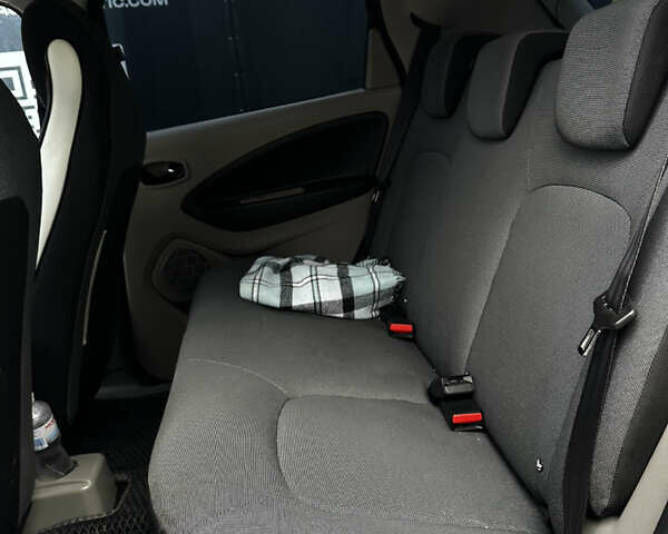 Черный Рено Зое, объемом двигателя 0 л и пробегом 74 тыс. км за 6900 $, фото 11 на Automoto.ua