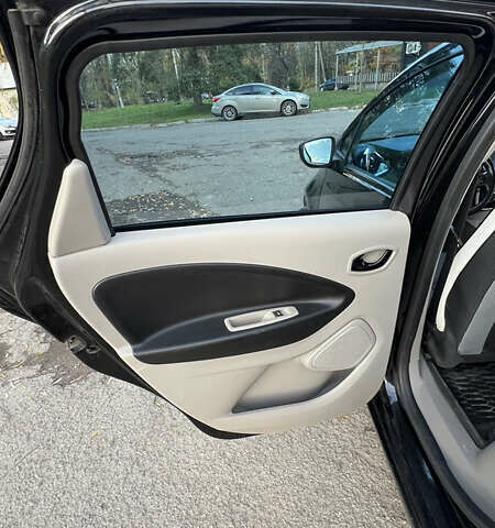 Черный Рено Зое, объемом двигателя 0 л и пробегом 153 тыс. км за 6500 $, фото 30 на Automoto.ua