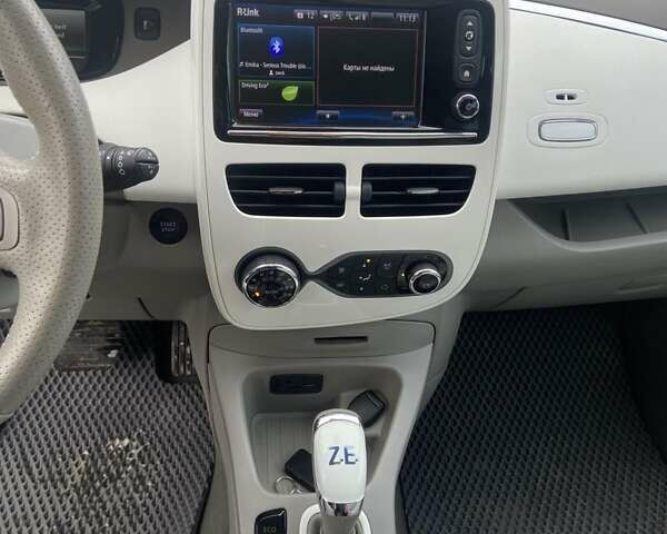 Черный Рено Зое, объемом двигателя 0 л и пробегом 147 тыс. км за 7777 $, фото 15 на Automoto.ua