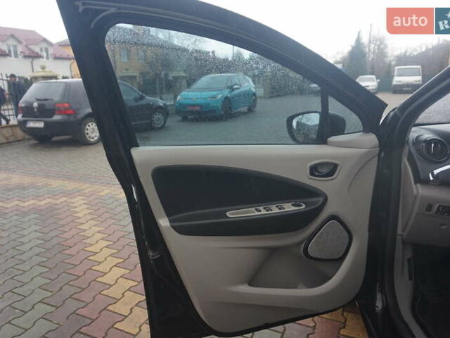 Черный Рено Зое, объемом двигателя 0 л и пробегом 101 тыс. км за 7222 $, фото 24 на Automoto.ua