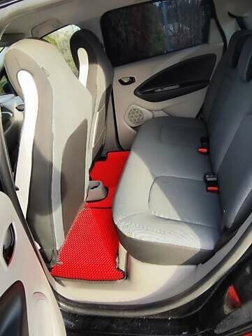 Черный Рено Зое, объемом двигателя 0 л и пробегом 76 тыс. км за 7650 $, фото 3 на Automoto.ua