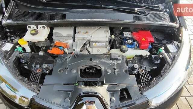 Черный Рено Зое, объемом двигателя 0 л и пробегом 76 тыс. км за 7650 $, фото 10 на Automoto.ua