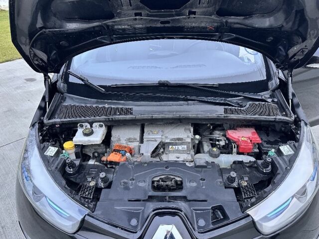 Черный Рено Зое, объемом двигателя 0 л и пробегом 103 тыс. км за 5999 $, фото 4 на Automoto.ua