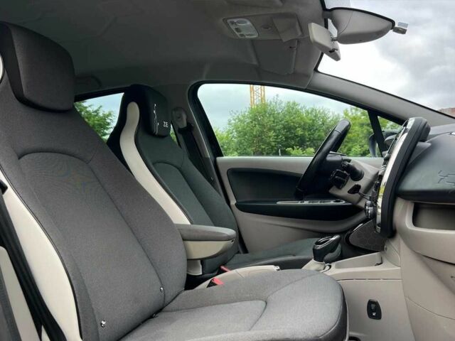 Чорний Рено Зое, об'ємом двигуна 0 л та пробігом 175 тис. км за 6490 $, фото 8 на Automoto.ua