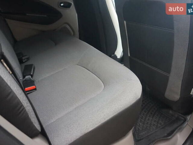 Черный Рено Зое, объемом двигателя 0 л и пробегом 101 тыс. км за 7222 $, фото 41 на Automoto.ua