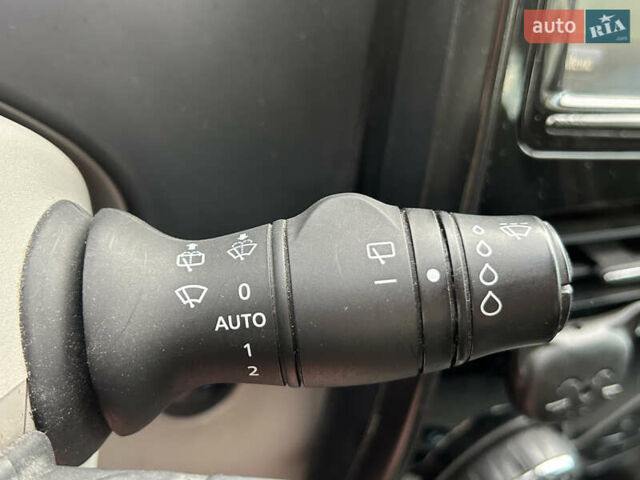 Чорний Рено Зое, об'ємом двигуна 0 л та пробігом 118 тис. км за 6750 $, фото 23 на Automoto.ua
