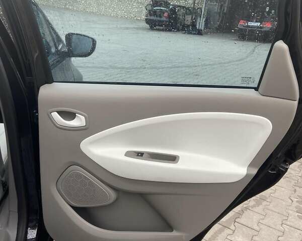 Черный Рено Зое, объемом двигателя 0 л и пробегом 147 тыс. км за 7777 $, фото 24 на Automoto.ua