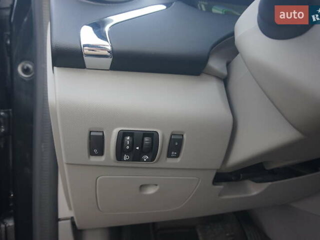 Чорний Рено Зое, об'ємом двигуна 0 л та пробігом 94 тис. км за 7200 $, фото 27 на Automoto.ua