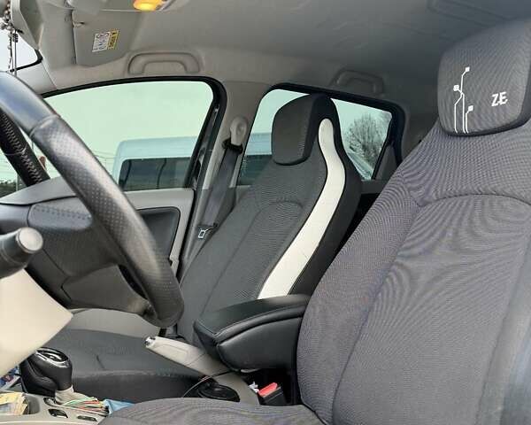 Чорний Рено Зое, об'ємом двигуна 0 л та пробігом 106 тис. км за 6750 $, фото 24 на Automoto.ua