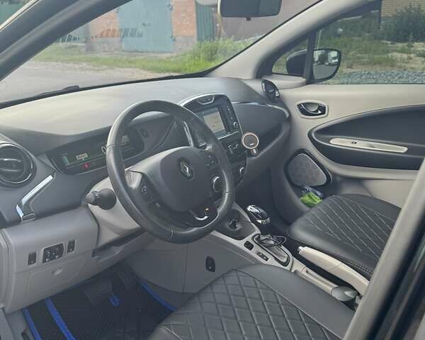 Черный Рено Зое, объемом двигателя 0 л и пробегом 88 тыс. км за 9400 $, фото 6 на Automoto.ua
