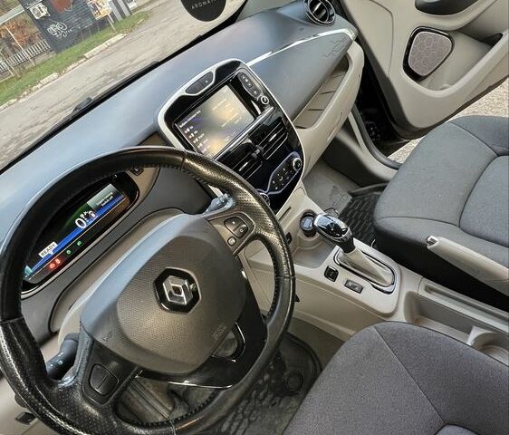 Рено Зое 2015 у Івано-Франківську на Automoto.ua Чорний Рено Зое, об'ємом двигуна 0 л та пробігом 153 тис. км за 6800 $, фото 6 на Automoto.ua