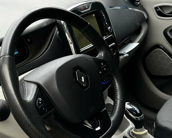 Черный Рено Зое, объемом двигателя 0 л и пробегом 74 тыс. км за 6900 $, фото 6 на Automoto.ua