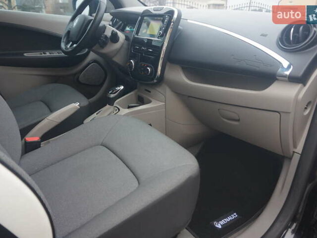 Черный Рено Зое, объемом двигателя 0 л и пробегом 156 тыс. км за 6555 $, фото 39 на Automoto.ua