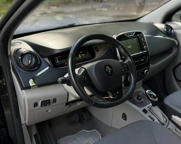 Черный Рено Зое, объемом двигателя 0 л и пробегом 120 тыс. км за 6199 $, фото 13 на Automoto.ua