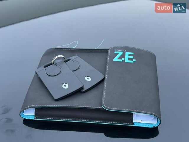 Черный Рено Зое, объемом двигателя 0 л и пробегом 103 тыс. км за 6199 $, фото 19 на Automoto.ua