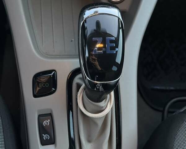 Черный Рено Зое, объемом двигателя 0 л и пробегом 74 тыс. км за 7600 $, фото 9 на Automoto.ua