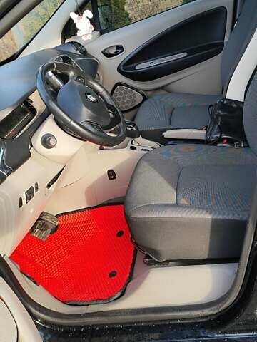 Черный Рено Зое, объемом двигателя 0 л и пробегом 76 тыс. км за 7650 $, фото 1 на Automoto.ua