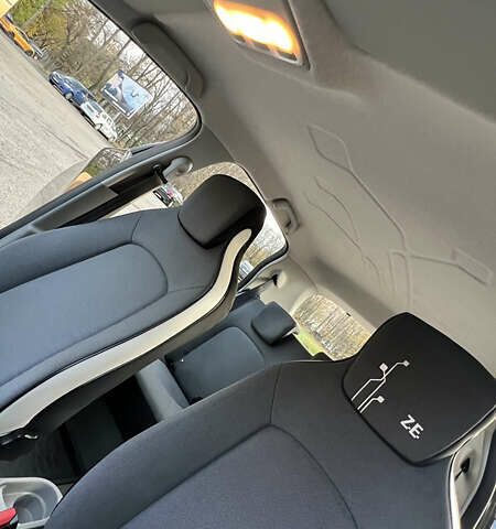 Рено Зое 2015 у Івано-Франківську на Automoto.ua Чорний Рено Зое, об'ємом двигуна 0 л та пробігом 153 тис. км за 6800 $, фото 18 на Automoto.ua