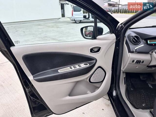 Черный Рено Зое, объемом двигателя 0 л и пробегом 103 тыс. км за 6199 $, фото 15 на Automoto.ua