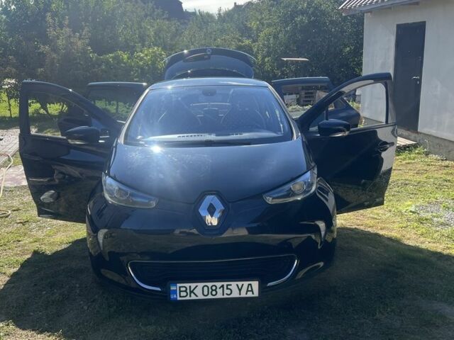 Черный Рено Зое, объемом двигателя 0 л и пробегом 88 тыс. км за 6900 $, фото 3 на Automoto.ua