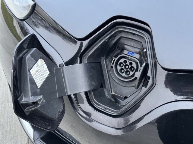 Черный Рено Зое, объемом двигателя 0 л и пробегом 103 тыс. км за 5999 $, фото 5 на Automoto.ua