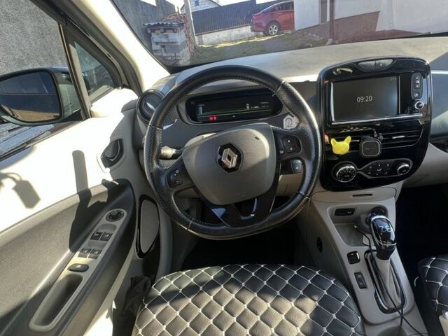 Черный Рено Зое, объемом двигателя 0 л и пробегом 88 тыс. км за 6900 $, фото 5 на Automoto.ua