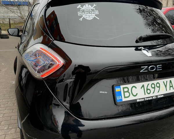 Черный Рено Зое, объемом двигателя 0 л и пробегом 105 тыс. км за 6750 $, фото 8 на Automoto.ua