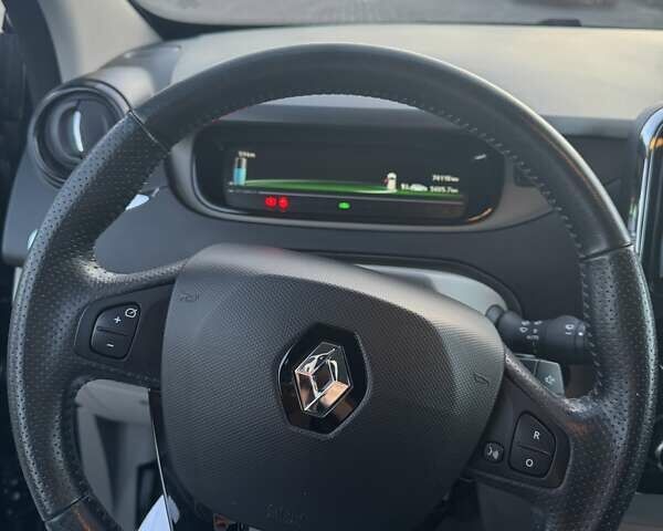 Черный Рено Зое, объемом двигателя 0 л и пробегом 74 тыс. км за 7600 $, фото 10 на Automoto.ua