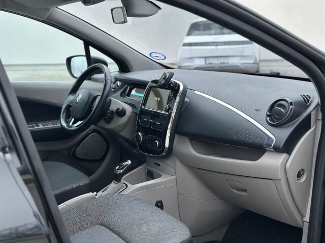 Черный Рено Зое, объемом двигателя 0 л и пробегом 103 тыс. км за 5999 $, фото 9 на Automoto.ua